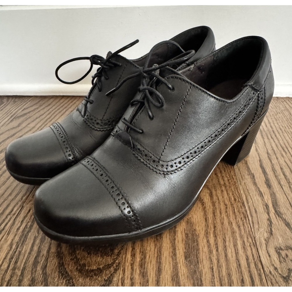 Clarks Womens 8M Black Leather Oxford Heels Lace Up Brogue Career Shoes